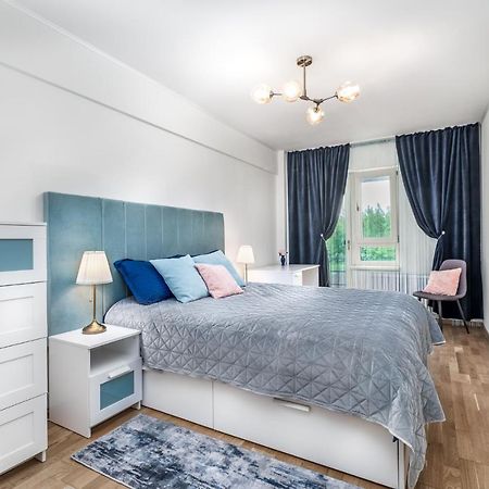 Dreamgarden Airport Apartment & Secure Parking & Airport Shuttle Iasi Exteriör bild
