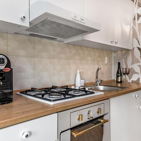 Dreamgarden Airport Apartment & Secure Parking & Airport Shuttle Iasi Exteriör bild