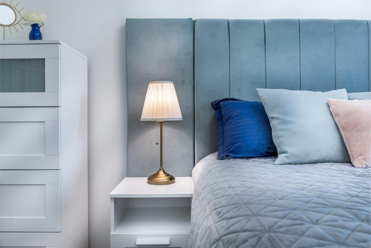 Dreamgarden Airport Apartment & Secure Parking & Airport Shuttle Iasi Exteriör bild