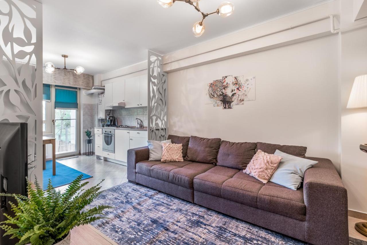 Dreamgarden Airport Apartment & Secure Parking & Airport Shuttle Iasi Exteriör bild