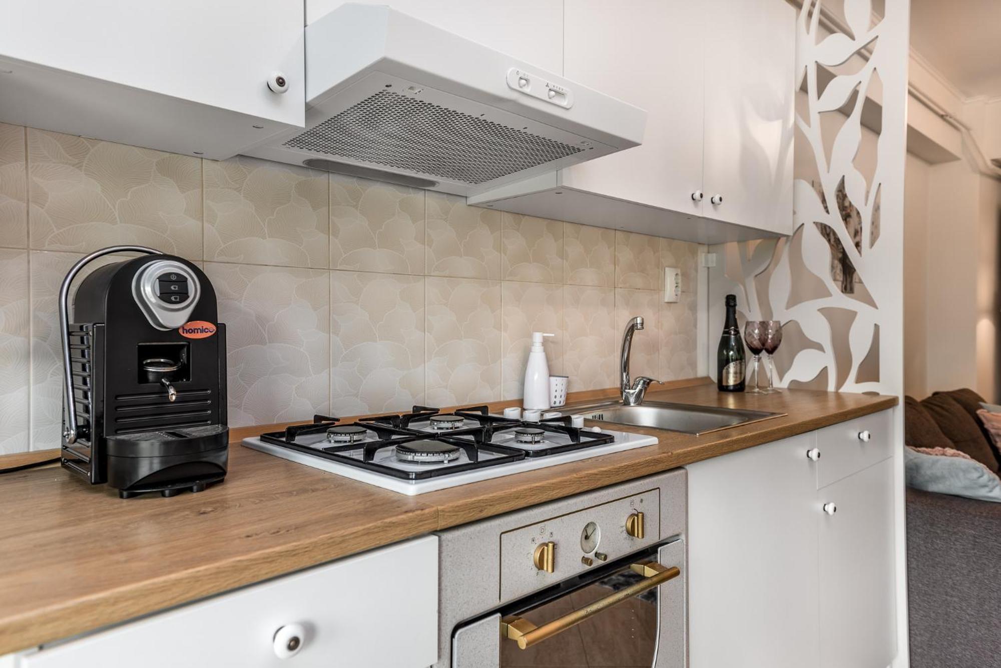 Dreamgarden Airport Apartment & Secure Parking & Airport Shuttle Iasi Exteriör bild