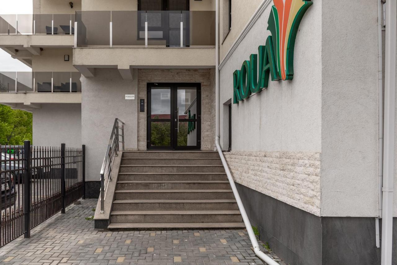 Dreamgarden Airport Apartment & Secure Parking & Airport Shuttle Iasi Exteriör bild